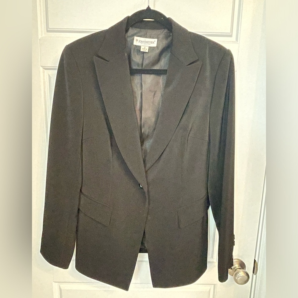 Black womens oversized blazer. Fully lined.